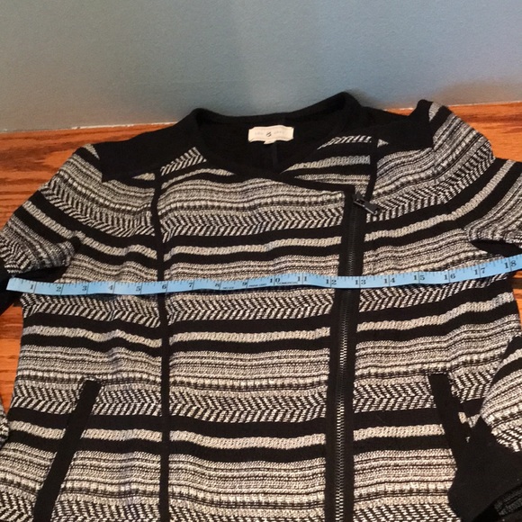 Lou & Grey short waist striped jacket front; black back Asymmetrical zipper - Picture 11 of 12